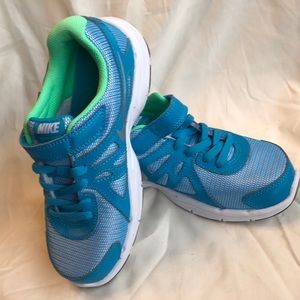Girls size 2 Nike